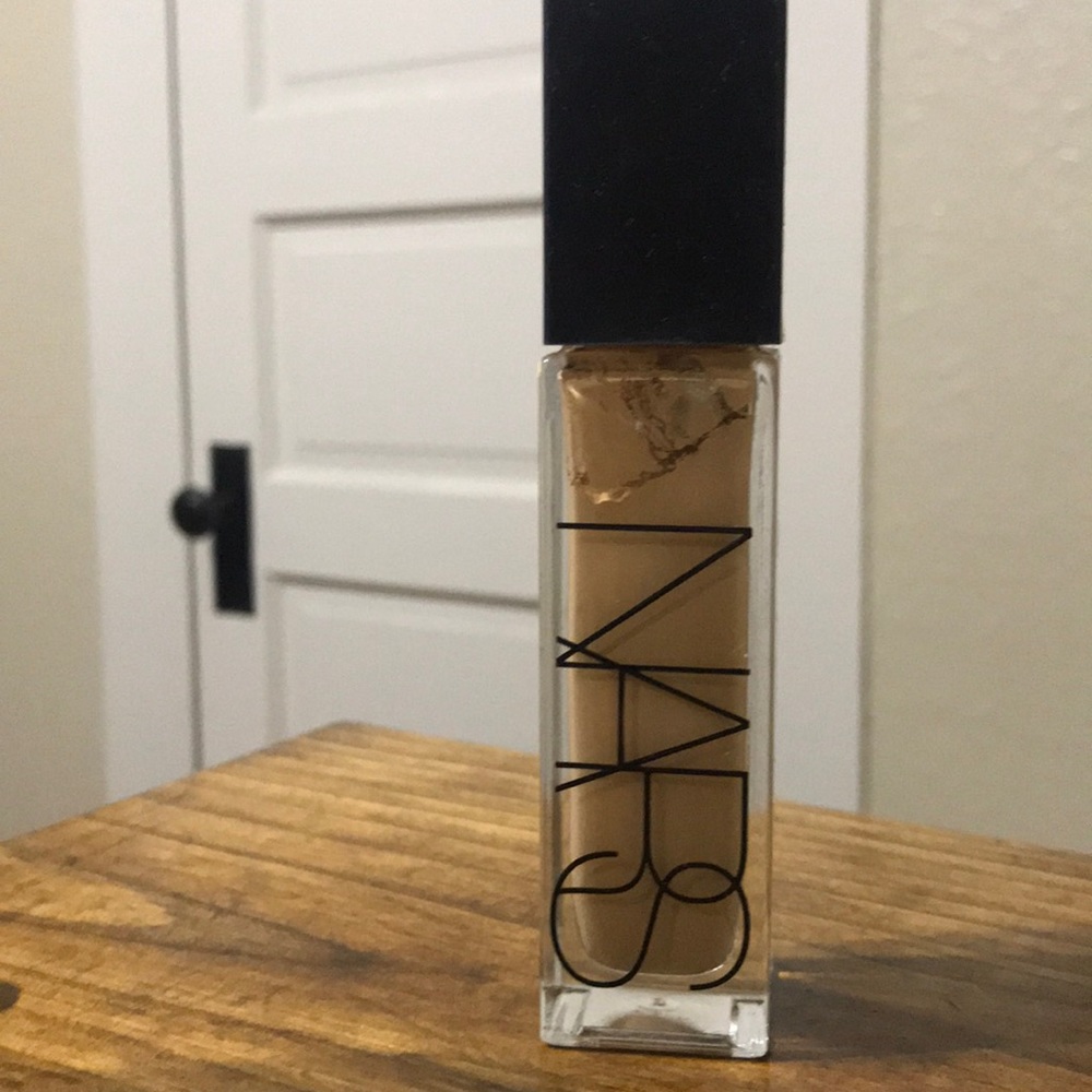 Nars Natural Radiant Longwear Foundation
